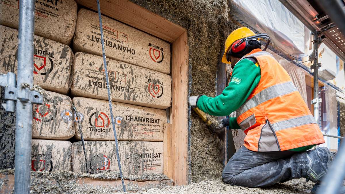 Performance énergétique des bâtiments : une étude montre que le béton de chanvre consomme très peu d’énergie