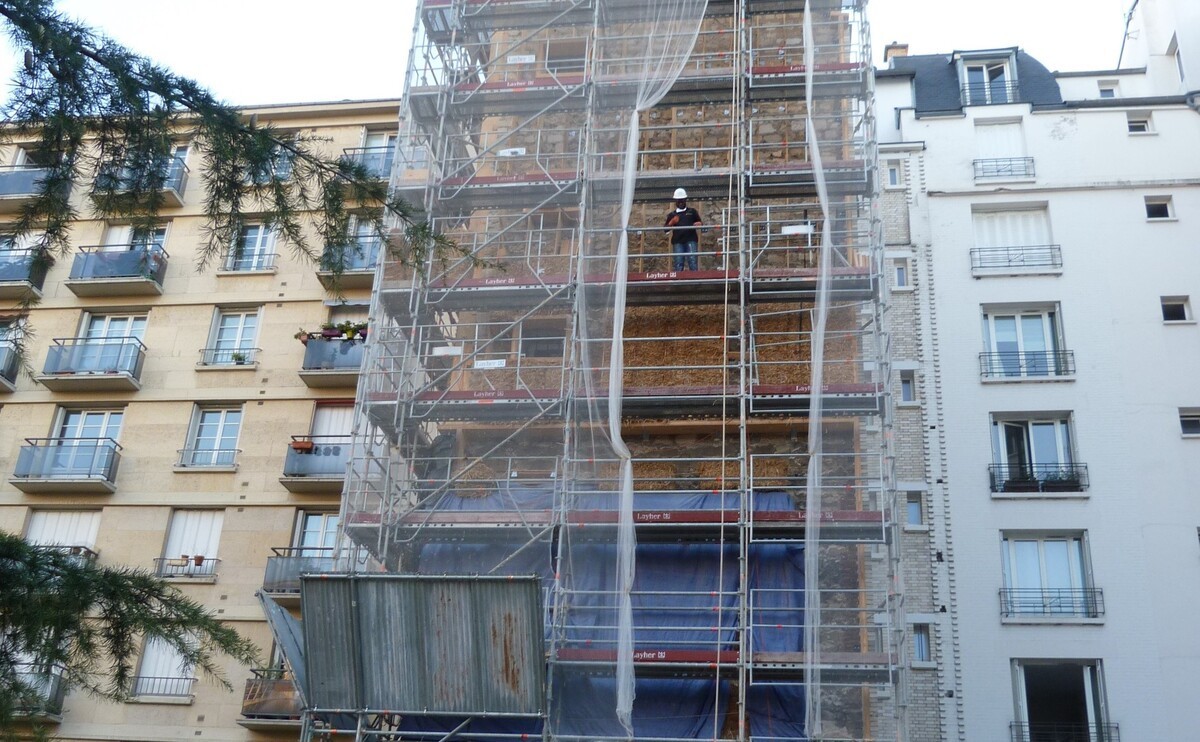 Rénovation massive en bottes de paille : moins de carbone, plus d'intensité