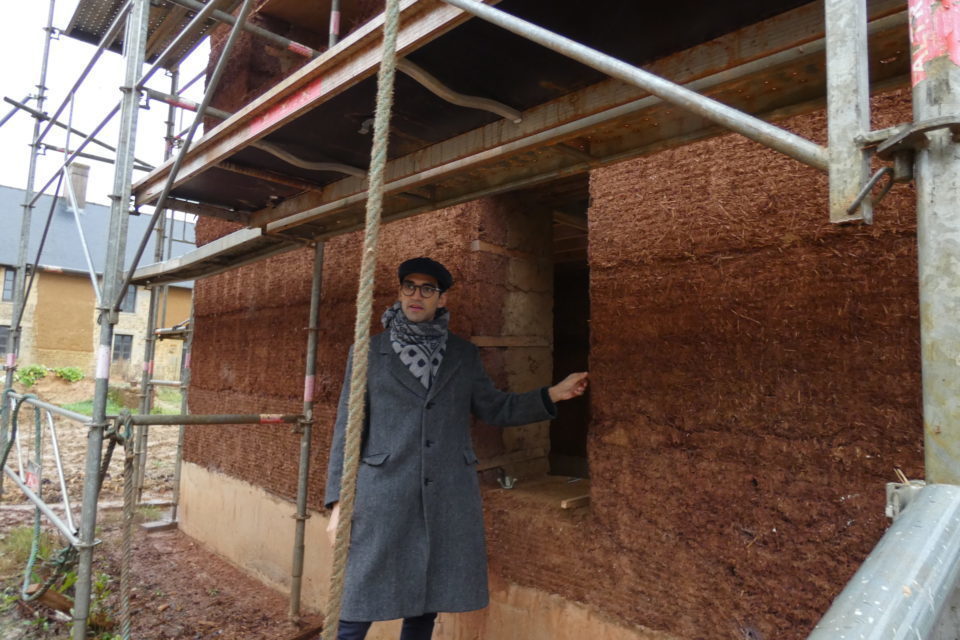 Et si la terre (re)devenait le meilleur matériau pour construire des maisons ?